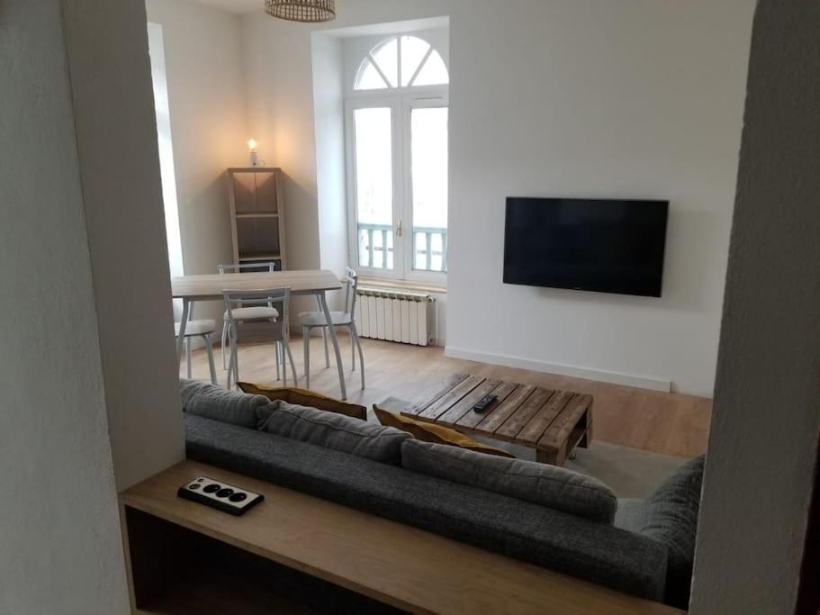 Appartement Cosy Entierement Renove Bagnères-de-Bigorre Exteriör bild